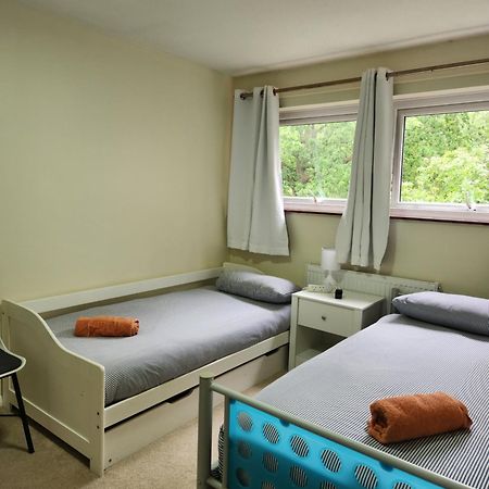 Twin Room In Crawley,Gatwick,West Sussex Ifield Exterior photo