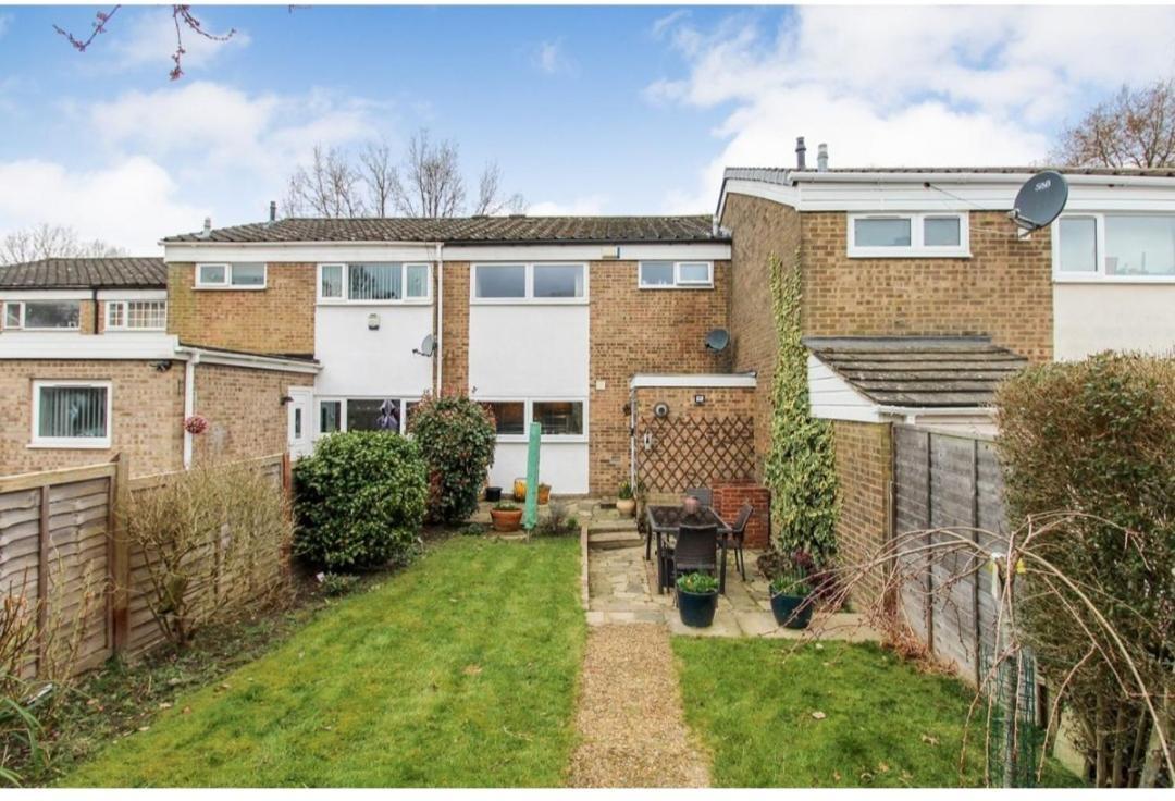 Twin Room In Crawley,Gatwick,West Sussex Ifield Exterior photo
