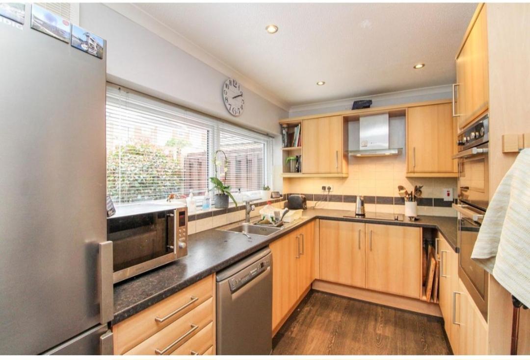Twin Room In Crawley,Gatwick,West Sussex Ifield Exterior photo