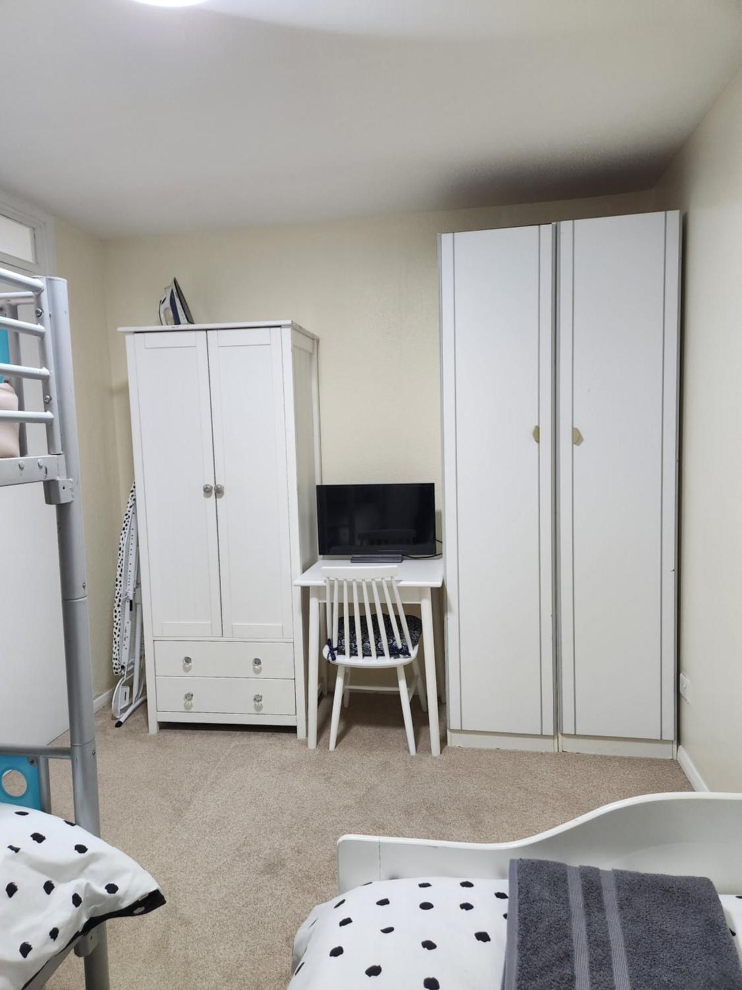Twin Room In Crawley,Gatwick,West Sussex Ifield Exterior photo