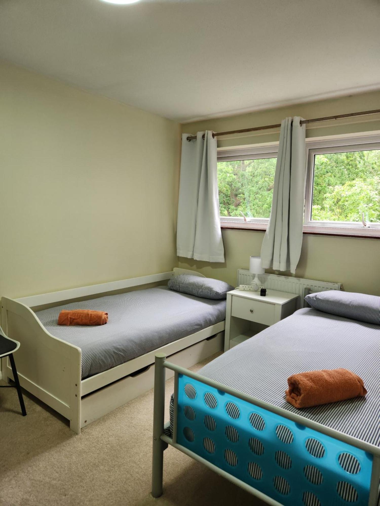 Twin Room In Crawley,Gatwick,West Sussex Ifield Exterior photo